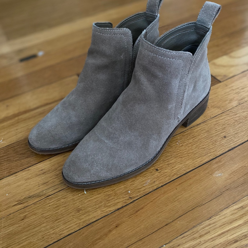 Dolce Vita Ankle Boot in light taupe
